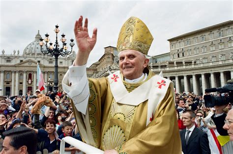 xvi d s|Updates: Pope Benedict XVI dies .